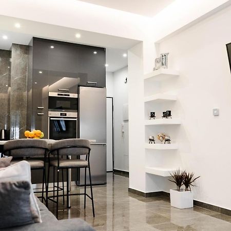 Larissa Railway &Metro Station Apartment Афіни Екстер'єр фото