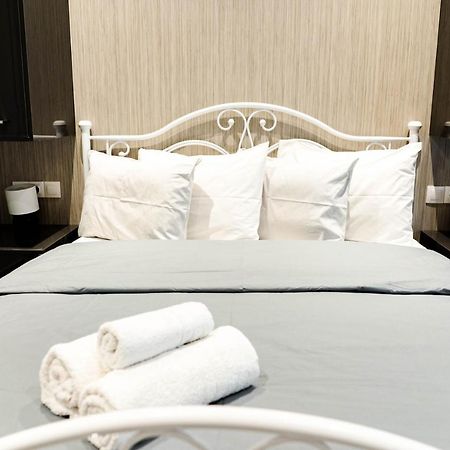 Larissa Railway &Metro Station Apartment Афіни Екстер'єр фото