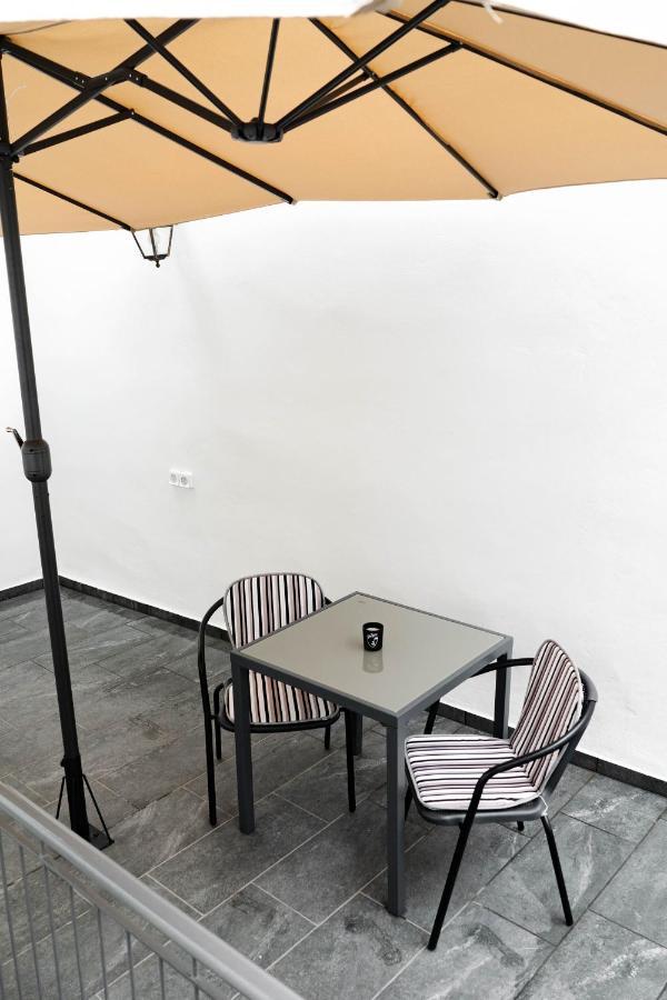 Larissa Railway &Metro Station Apartment Афіни Екстер'єр фото