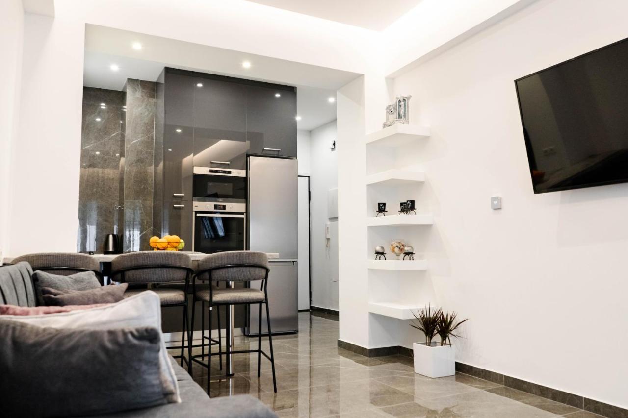 Larissa Railway &Metro Station Apartment Афіни Екстер'єр фото