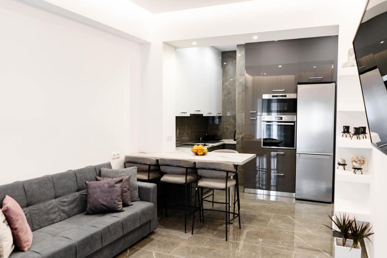Larissa Railway &Metro Station Apartment Афіни Екстер'єр фото