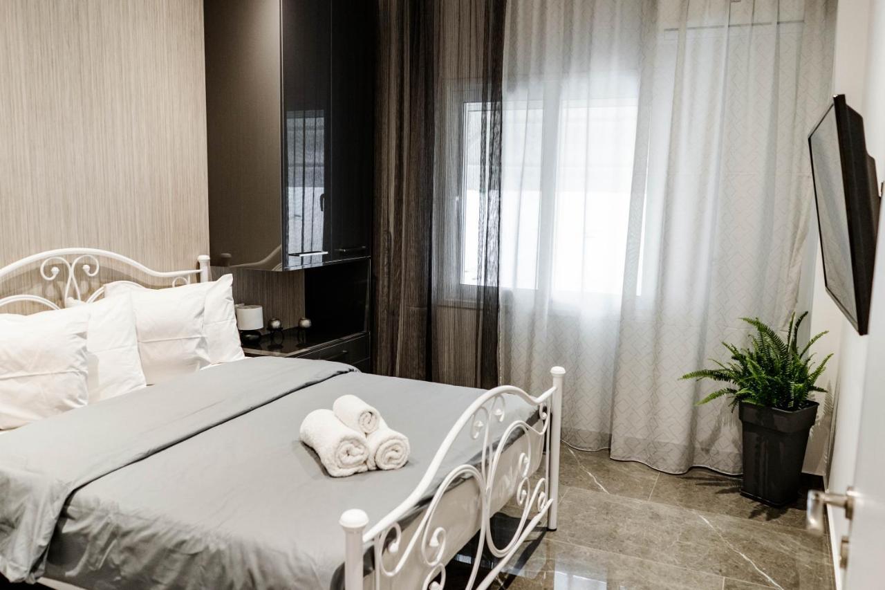 Larissa Railway &Metro Station Apartment Афіни Екстер'єр фото