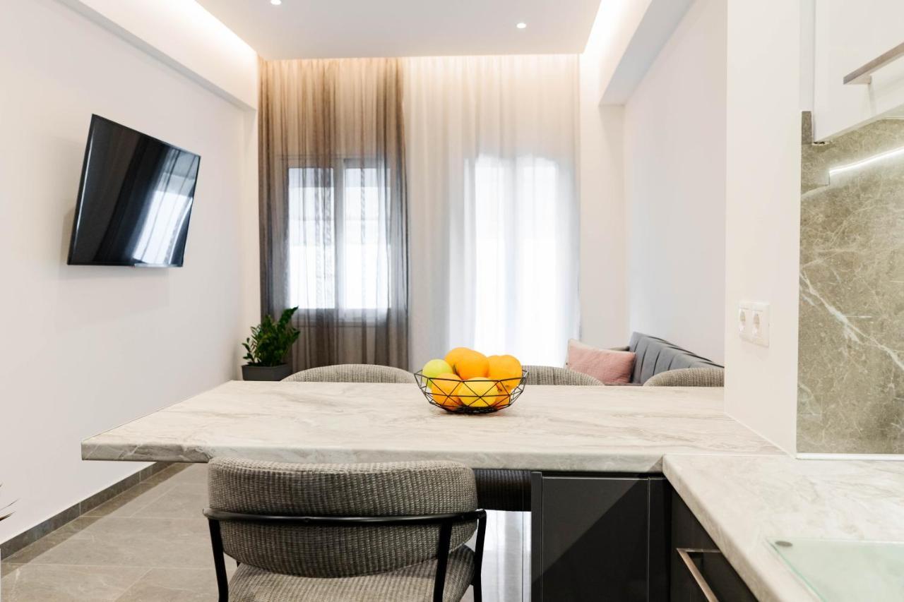 Larissa Railway &Metro Station Apartment Афіни Екстер'єр фото